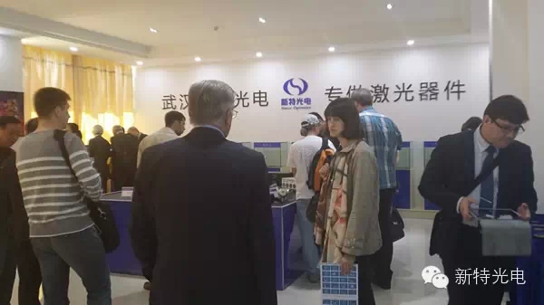 俄羅斯激光代表團(tuán)對(duì)新特光電激光配件感到吃驚！