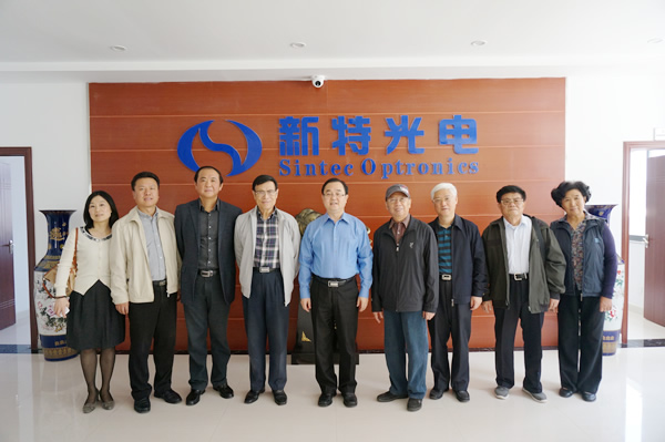 湖北省原人大副主任和武漢市委副書記謝培棟、武漢市原常務(wù)副市長袁善臘、武漢市原副市長郭友忠等一行到我司調(diào)研