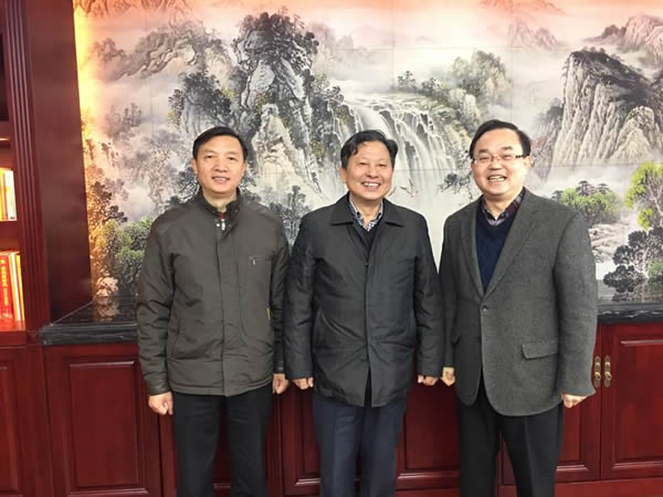 湖北省僑聯(lián)副主席舒正榮、省僑聯(lián)經(jīng)科部部長(zhǎng)歐梁鋒、副部長(zhǎng)黎志勇一行調(diào)研我司