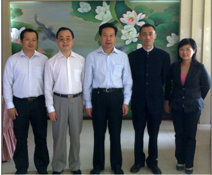 湖北省委統(tǒng)戰(zhàn)部副巡視員劉愛黨、湖北歐盟同學(xué)會秘書長燕元沂、武漢留學(xué)生創(chuàng)業(yè)園常務(wù)副主任袁煜農(nóng)一行來我司考察